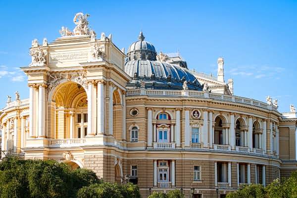 Заказ такси из Яссы (аэропорт) в Одессу